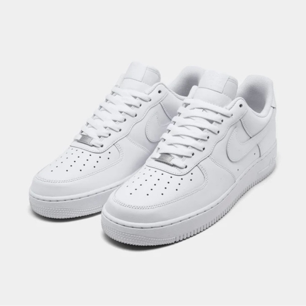 White Nike Air Force 1